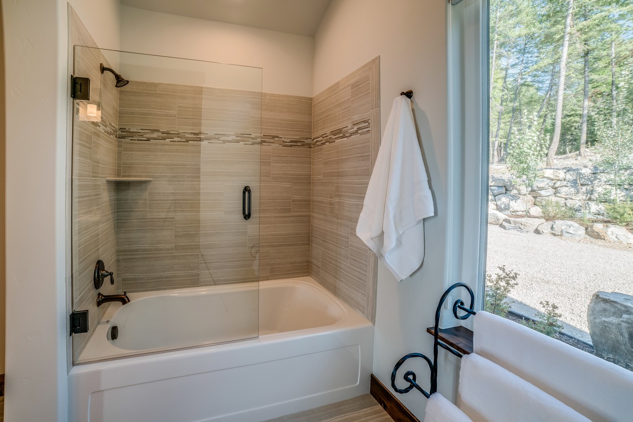 Shower & Tub Installation in Flensburg